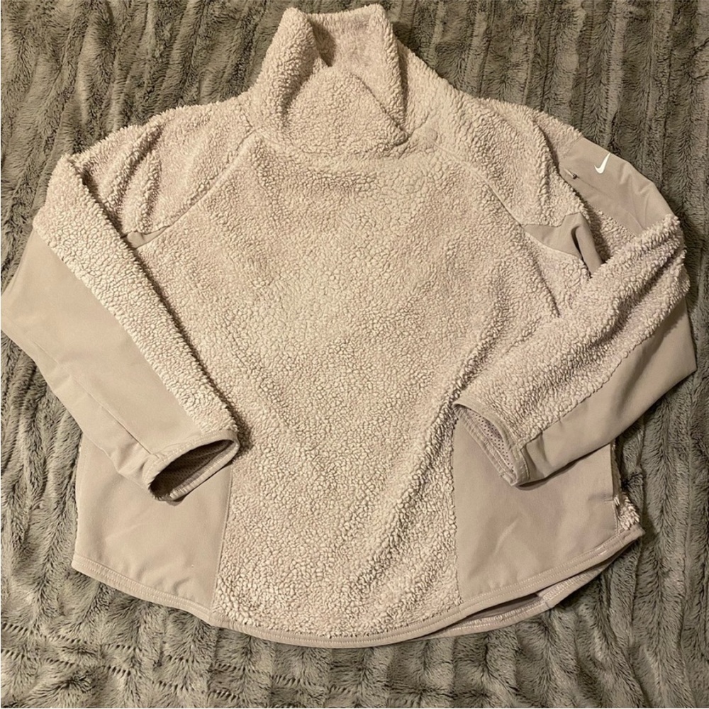 Nike Women’s Beige Sherpa Therma Fleece Hooded Pullover